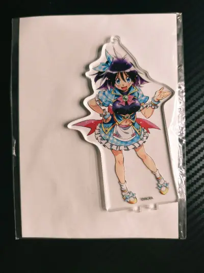 这次买了一些立牌挂件还有吧唧，东西非常好，物流很快，打包的很严实，yhm的储物能力太强了，好几年前的东西保存到现在九成九的新，期待下次购物。