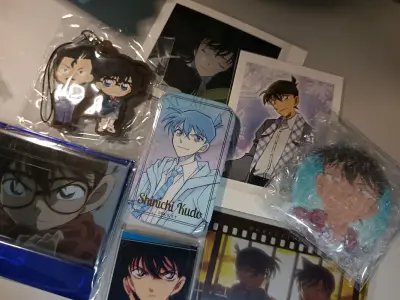 坐标新疆，但是速度特别快，周边安全到达，没有损伤～买了工藤新一和小兰的周边，太可爱了呜呜。还切了金木研的特典，原画非常好看。原本还担心薄纸会不会折，结果很安全。使用了姬姬给的优惠券，非常实惠，爱了爱了