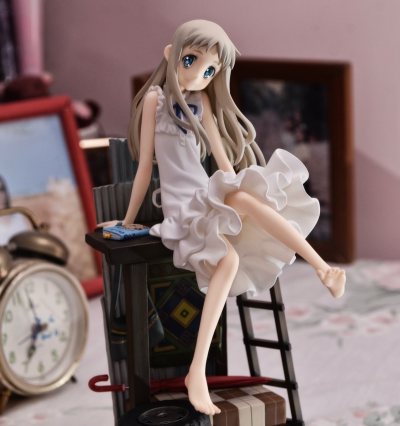 很开心地收到面麻，立马开拍。 原本想拍黄昏的感觉，结果傍晚拍到一半太阳下山了……只好淘汰掉之前的那组自己制造光源，囧

 实行菁英制度后，将近一年没收美少女PVC，这一收果然惊人。

 ALTER品质顶尖，情境地台、萝莉~~都深得我心，而且悬空展示双足的PVC不多啊...