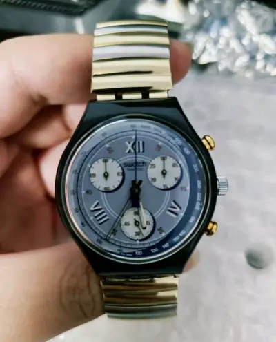 挖煤姬淘到心念已久的Swatch三眼石英表。因为个人爱好看中了这款Swatch三眼石英中古表，前两天在逛二手网站，结果在挖煤姬发现一款我两年前就相中的Swatch三眼石英中古表，上次看到了因为手慢没有拍到这次终于如愿得到，自己也是多次购买这种老物件，手表到手非常喜欢...