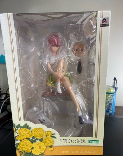 这款日版手办的品质令人惊叹。漆面光滑平整，复杂的色彩分界处干净利落，面相更是传神。开箱确认无任何中奖，是完美的“初回品”。从日本卖家发货到手上，全程物流透明，且包装防护做得极好。对追求完美品相的收藏者而言，这次购物体验堪称典范。