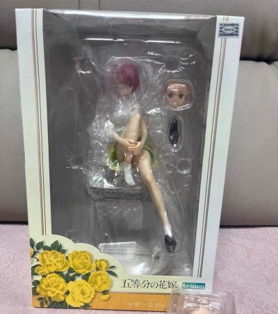 寿屋的一花姐姐太有魅力了！将长姐那份温柔中带着俏皮的气质展现得淋漓尽致。动态的坐姿造型生动自然，制服的细节、丝袜的质感以及标志性的发饰都刻画得非常精细。涂装稳定，肤色自然，发丝线条清晰。日版品控出色，到手检查无任何瑕疵。通过挖煤姬购买，国际运输打包牢固，盒子八角尖尖...