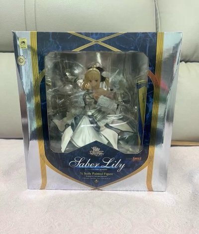 这才是真正的“誓约胜利之剑”完全体！Avalon解放的瞬间被永恒定格，圣剑的光辉和环绕的魔法阵特效件简直绝了，实物通透感比图片强一百倍！吾王的表情太棒了，是那种坚定又带着神性的肃穆感，铠甲和裙甲的金属质感与布料褶皱的对比处理得超细腻。漆面完美，一点瑕疵都找不到。感谢...