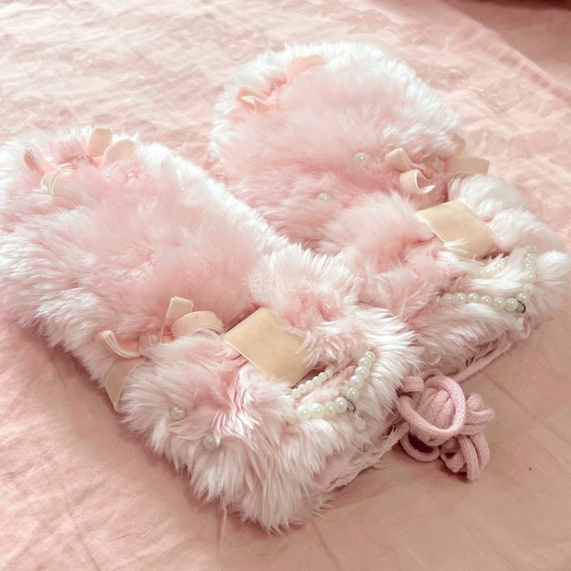 在挖煤姬买到了非常可爱的一副手套，还买了一件小外套，状态真的是超级好(^w^)摸起来软乎乎的
多亏有了挖煤姬，收到货的时候打包的非常完美，没有让我得商品受到任何伤害(=w)太感谢挖煤姬啦!以后还会继续使用的{・ω-*}