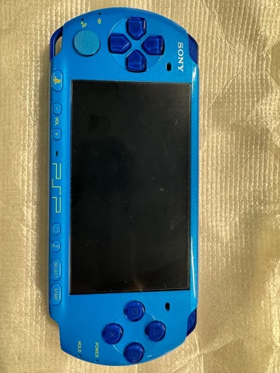 不知不觉在挖煤姬买了很多游戏机了。这次的psp3000限定蓝不负所望。成色相当的OK。配件齐全。花了很少的钱就买了两个psp3000。服务一如既往的好。打包很用心，套了两个纸箱。感谢平台。感谢ems。