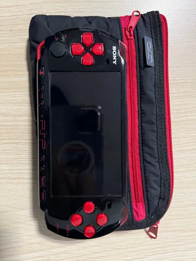 限定的怪物猎人psp3000看见果断买下。关键机器很便宜。没有一点点掉漆磨损。一下又又又买了两台。顺便凑了一台gba。感谢平台。感谢ems。好评。