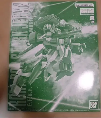 万代高达模型，MG PB限定武装强化型杰刚，杰刚队长。杰刚还是高达PB里比较热门的机体，其他MG要么太老，要么没有，所以PB这款热度一直很高。