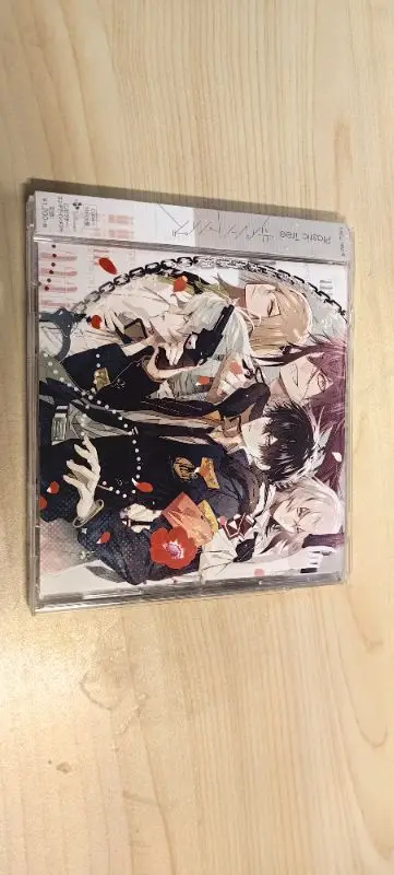 来自人气乙女游戏《Collar×Malice》的角色歌曲CD《Plastic Tree》！收录了游戏五位男主的角色曲，旋律充满暗黑浪漫色彩，歌词细腻贴合角色设定！
这次通过挖煤姬平台下单，体验真的惊喜！EMS物流神速，从日本发货到到手仅用7天，包裹包装严实无损伤。最...
