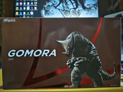 怪兽殿下到啦，盒况保护的不错，挖煤姬给我垫了好几层充气垫保护的好好的，用三百四买到国内海鲜市场四百来才能有的模型，幸福感满满