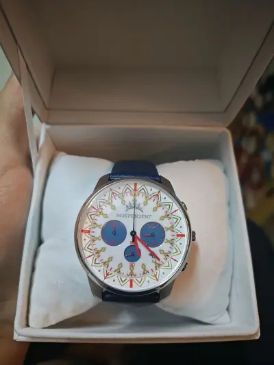 高中时早就听闻independent的大名了，只是以前没有时间也没有经济，这次终于在挖煤姬捡漏挖到以前自己在亚马逊没有抢到的全球限量公主联名手表啦！盒体保护完美，手表崭新完美，还特别的闪，当真是越看越喜欢
