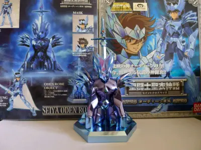 这款圣衣神话奥丁虽然不是EX版本，但是我感觉他的素体面相更好看，圣衣甲也更加紧实贴合。要是剑是金属的就更加完美了，感谢挖煤姬给我机会淘到奥丁神斗士星矢，希望挖煤姬越做越好！！