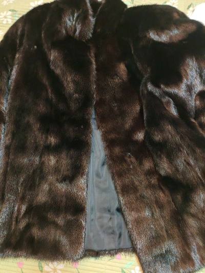 皮板很软毛质油亮，品质不错，收到太开心啦，非常满意，这件中古貂尺码也很合适，下次还来淘，哈哈，满意哦