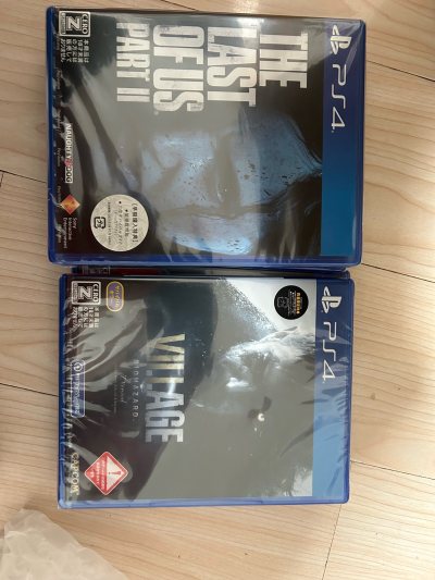 这次购买10张生化系列游戏，用的ems，前后10天左右，收到快递，包装很好，但是有些卖家描述不对，导致收到的游戏有外膜破损，整体体验还好