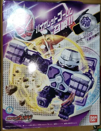 这回在mandarake买了假面骑士wizard系列的紫魔像。价格合适，成色很新，当年万代的透明件感觉比现在的还亮，效果很不赖。