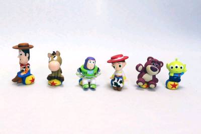 偶然间发现几个很可爱的小玩偶，觉得挺好玩就入手了，到手发现真的很不错，挺喜欢的，物流很不错哦！一次满意的海淘！