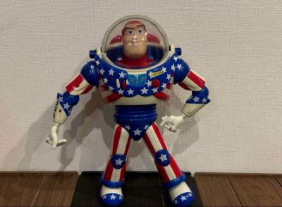 找到了喜欢很久的一个大玩偶，可以发声，全身可以动，真的很棒，成色也不错！太漂亮了，爱不释手，太喜欢了！