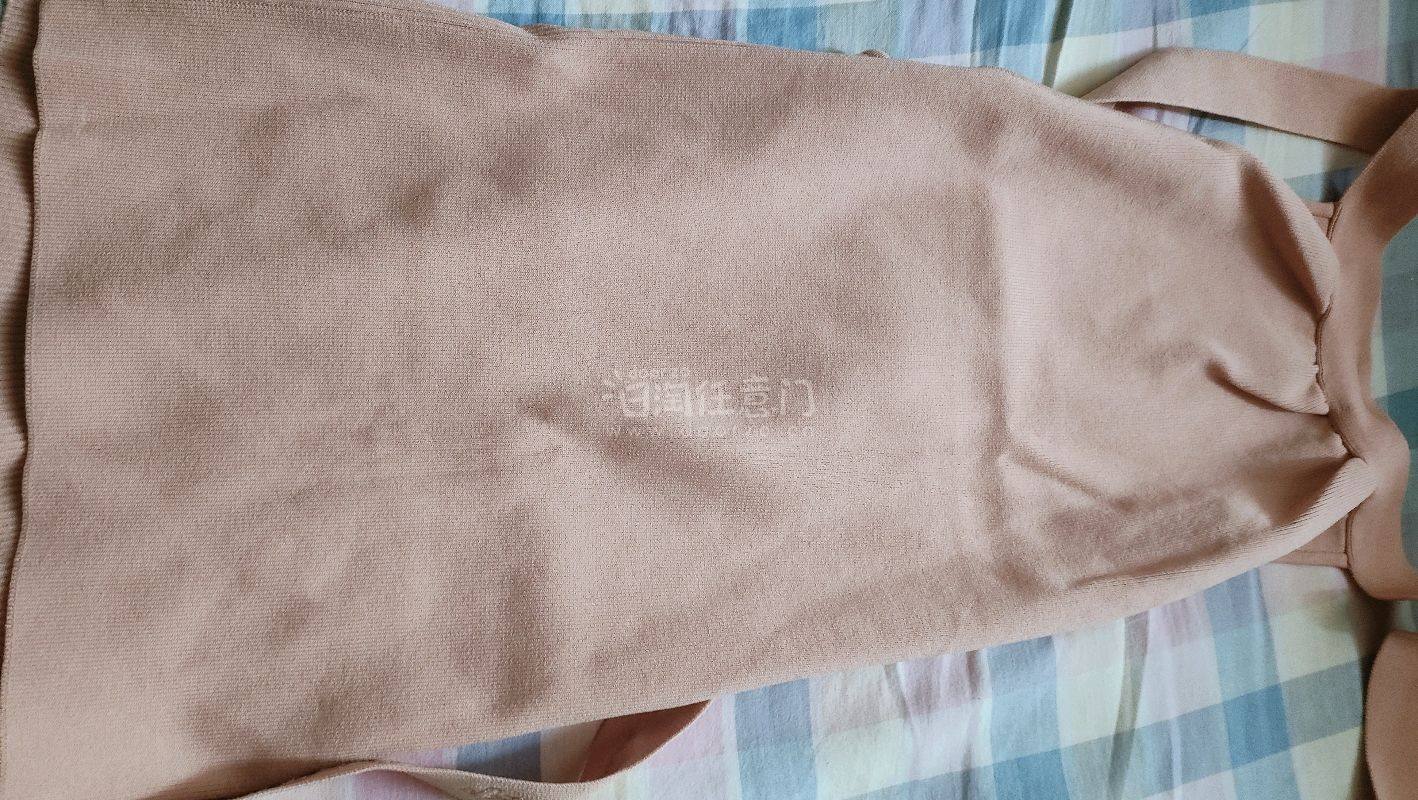 特别时髦的针织上衣很百搭各种裙装和裤装，粉粉嫩嫩的颜色青春年华，飘带还有刺绣字母细节做足功夫很喜欢，还会继续在挖煤姬平台购买，喜爱挖煤姬平台不但可以买到喜欢的服装还可以优惠很大力度感谢