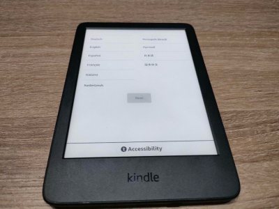 蹲到的Kindle终于到手！成色超新，续航给力，墨水屏看书太舒服了～淘到心仪好物的快乐谁懂！从此通勤、睡前多了份治愈，性价比直接拉满，幸福感爆棚✨