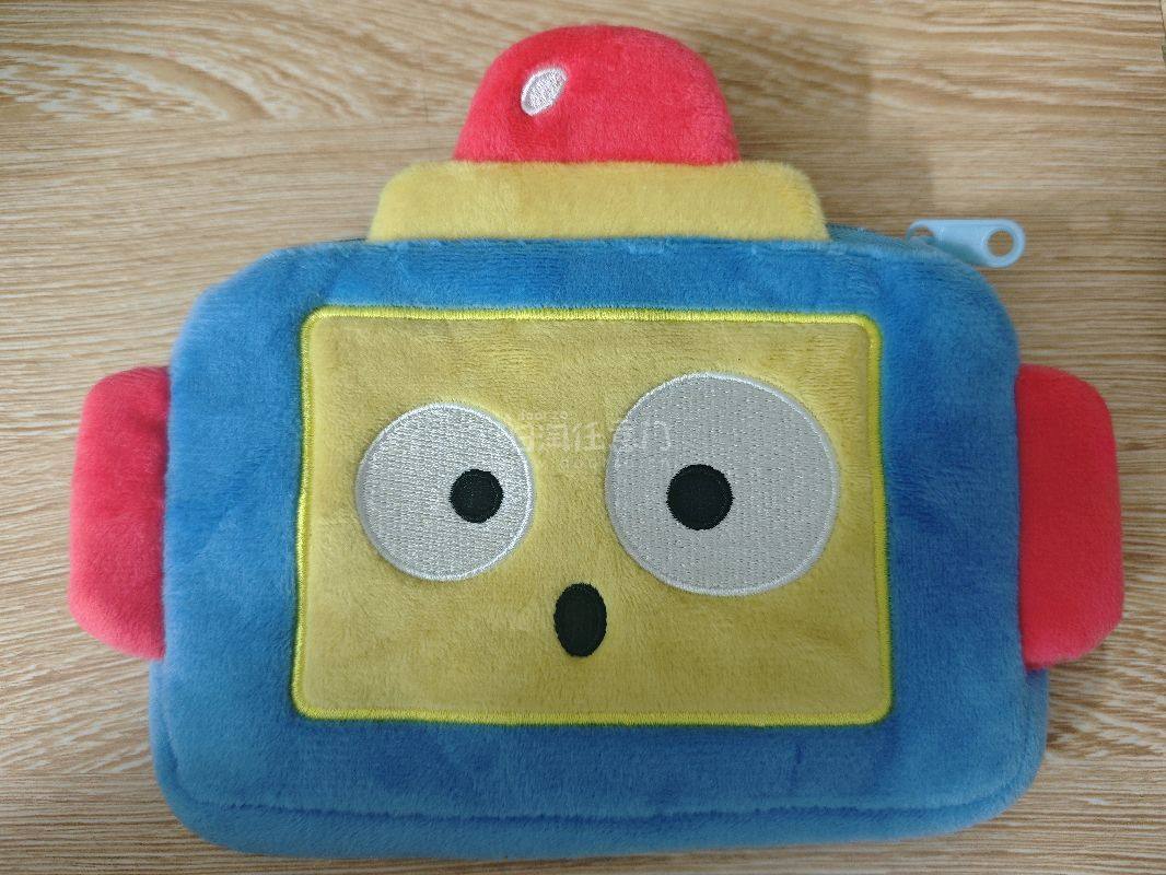 大家好，十二月购入了两只可爱的hikun，一个是日版初代玩偶，另一个是大的零钱包，比较好价，走的可追踪小航空，包裹很严实，东西完全都没有损伤，用了积分抵运费很划算，大概用了十天左右收到。东西也很好，选择挖煤姬页面简洁方便，适合新人用～