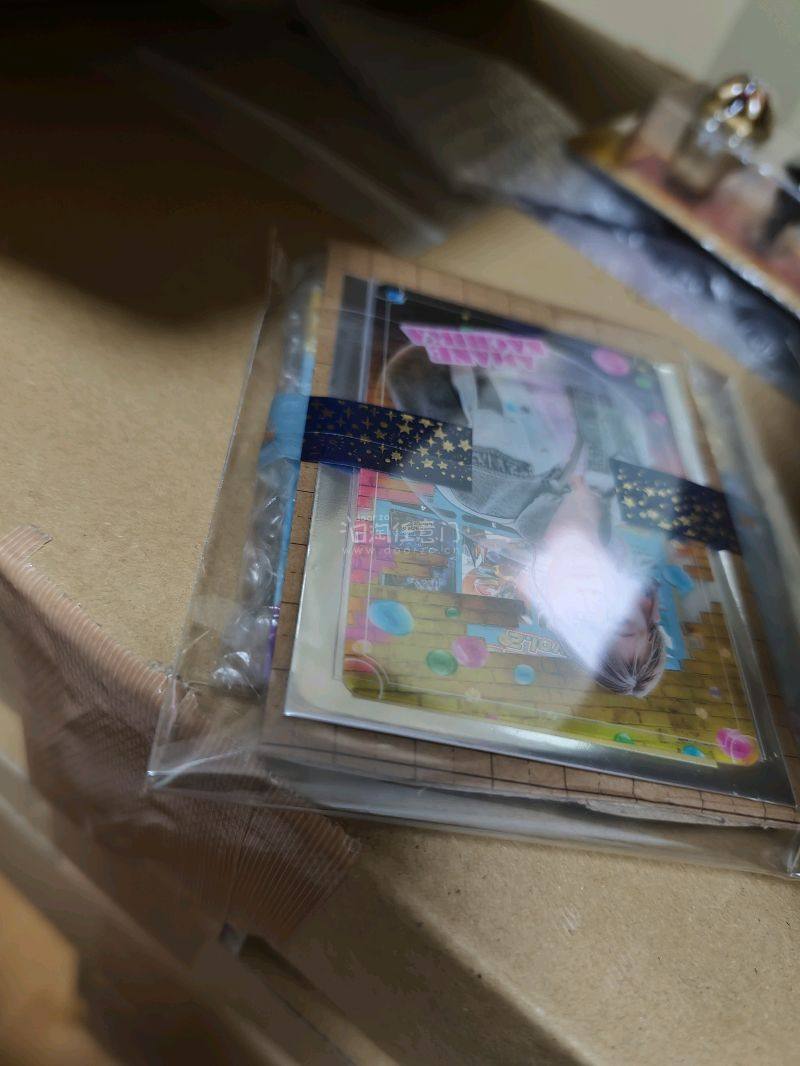 这次在年末的冬季切到了肤白貌美的吧唧痛包和同人卡。挖煤姬还是很好用，切到了好价的痛包。发货效率很高，快递包装也一如既往地结实令人放心!