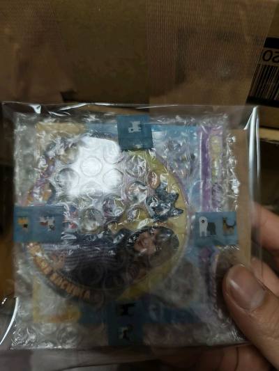 这次在年末的冬季切到了肤白貌美的吧唧痛包和同人卡。挖煤姬还是很好用，切到了好价的痛包。发货效率很高，快递包装也一如既往地结实令人放心!