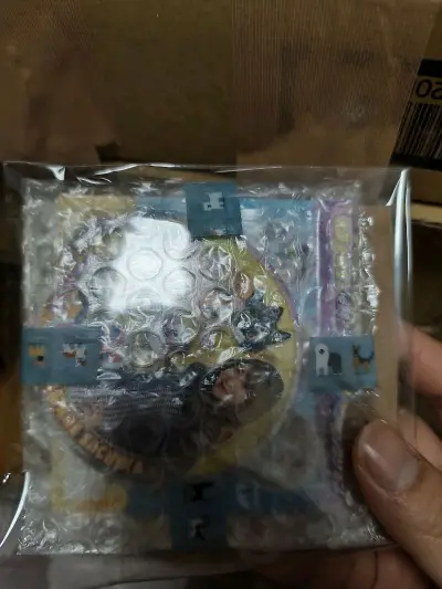 这次在年末的冬季切到了肤白貌美的吧唧痛包和同人卡。挖煤姬还是很好用，切到了好价的痛包。发货效率很高，快递包装也一如既往地结实令人放心!