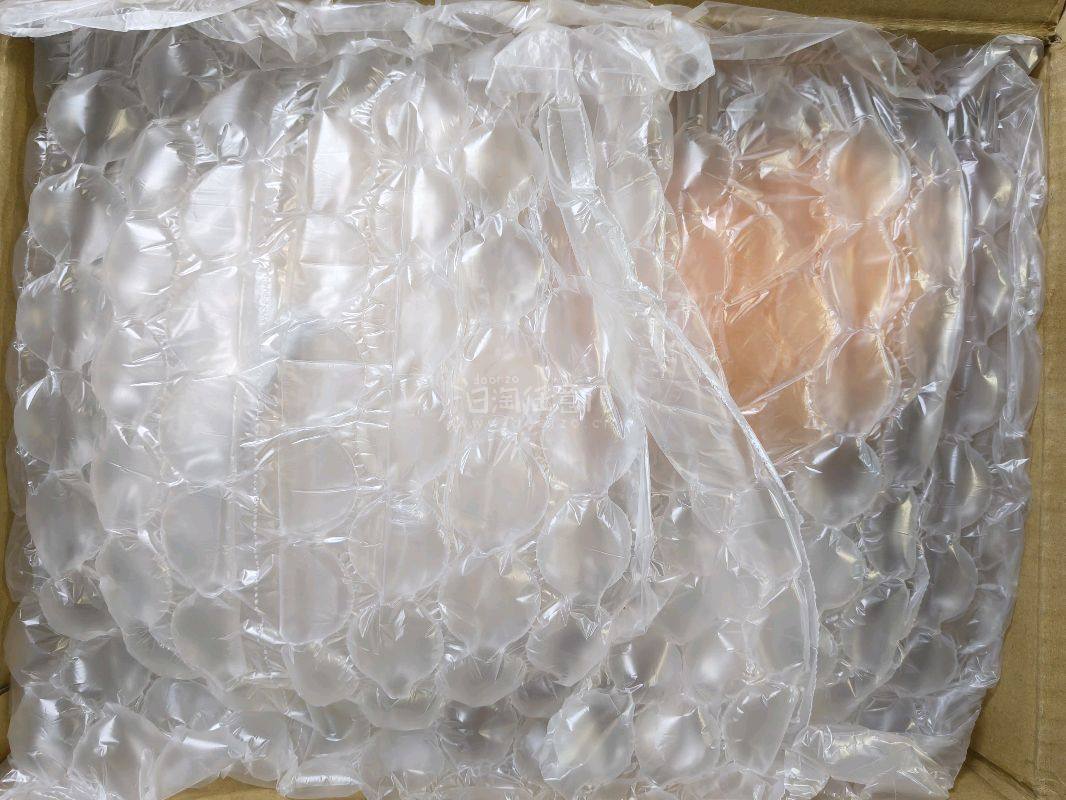 切了一些大玩偶，因为是下单秒切所以不用担心被别人抢先，安心吃到了好价!物流走的竹蜻蜓，包税是非常好的，用时两周左右。今天收到后开箱发现物品摆放整齐，外围裹了泡沫纸防震，每一个物品都完好无损(▽｀)。购物体验感非常好!有什么问题客服也能帮忙积极解决。