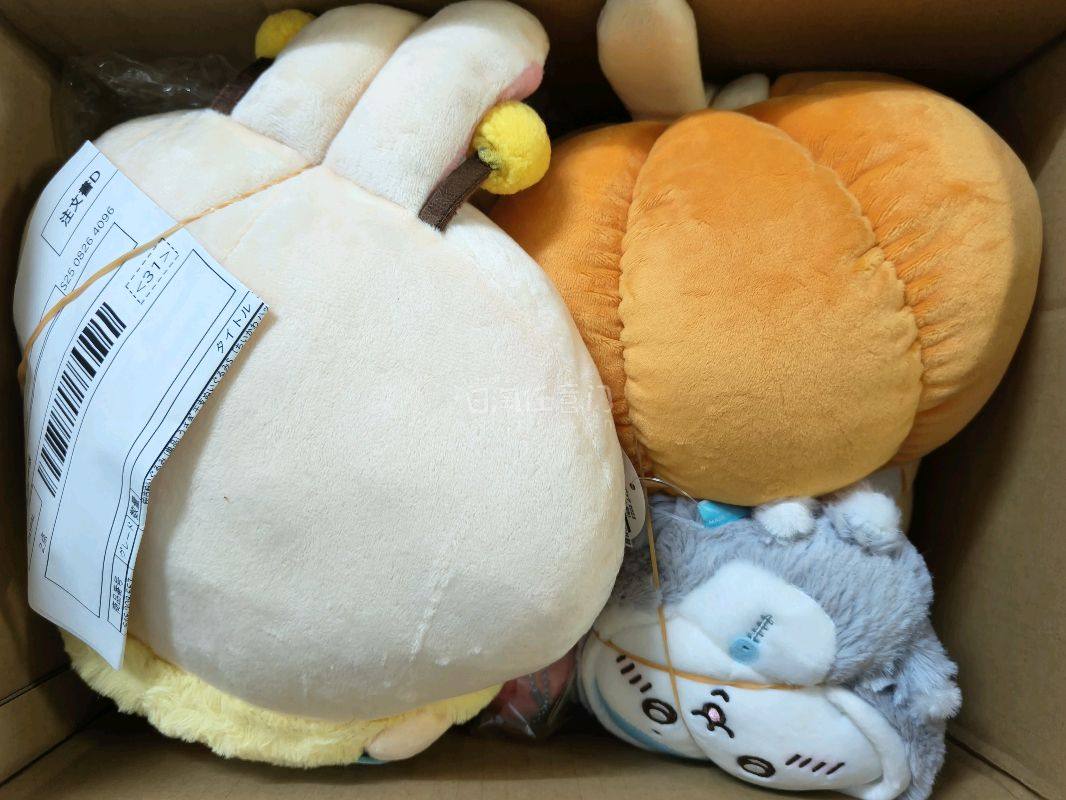 切了一些大玩偶，因为是下单秒切所以不用担心被别人抢先，安心吃到了好价!物流走的竹蜻蜓，包税是非常好的，用时两周左右。今天收到后开箱发现物品摆放整齐，外围裹了泡沫纸防震，每一个物品都完好无损(▽｀)。购物体验感非常好!有什么问题客服也能帮忙积极解决。