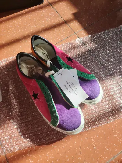 老日产三拼色 质感上要明显优于现在的复刻版本 后跟标也更具有特色，价格不不贵比较实适合喜欢收集老货的朋友