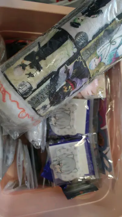 每次购物都会有几次重量不和预期带来的不安感，还好有拍照服务，还要感谢工作人员，客服和打包都令我非常顺畅的完成购物，挖煤姬的盒子一直是很牢固结实的，而且我从来没有因为仓库打包出现商品损坏的现象。照片全是我切过来的吧唧哈哈哈。之前有尝试过其他软件，最后还是觉得挖煤姬最方...