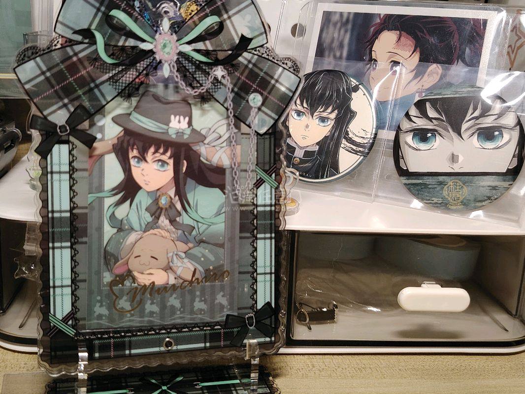 第一次体验切煤，感觉还是非常良好的！发货很快！国际物流也很快，四天就到手上了，非常愉快的一次交易！*罒▽罒*