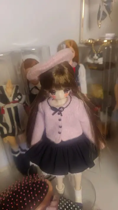 娃衣质量超预期！纯棉面料软糯亲肤，缝线工整，没有多余线头。设计也很有特色，上身效果好，宝宝穿着舒服又好看。会回购！