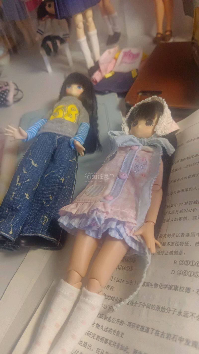 娃衣质量超预期！纯棉面料软糯亲肤，缝线工整，没有多余线头。设计也很有特色，上身效果好，宝宝穿着舒服又好看。会回购！