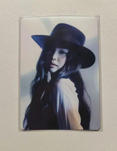 体验很好的一次切卡，包装很安全的到了，加固也很结实，小卡完好无损的到了。我觉得挖煤姬的国际运输页面非常清晰明了，运费最近也很便宜 会一直用挖煤姬日淘的～