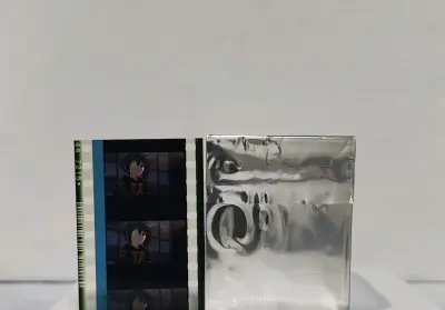 小鸟酱的胶片书签特典很好看，还是原袋，不错，轻音少女的pm卡一盒真的很实惠，用了优惠券，是好价了，感谢卖家出物