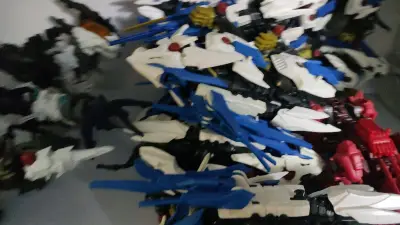 购物使人愉悦，从小喜欢模型玩具的我 每次都会买很多很多 不论手办 拼装模型 还是扭蛋食玩盒蛋质量 只要喜欢就买。