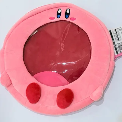 在挖煤姬上入手的星之卡比毛绒包包和毛毯真的太可爱了！物流超快，海运半个月就送达，配送信息更新及时，收货毫无等待焦虑。包装也特别用心——每一样都用防尘袋独立包好，完全没有压痕或脏污。最重要的是，细节做工精致，标签齐全，扫码验证确认是正品商品，手感柔软、配色还原度超高！...