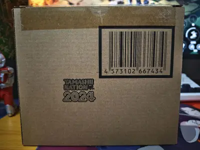 雅虎日拍完美捡漏，五张不到就拿下了海鲜市场六张多的法德兰装甲会场限定！好看的一，而且还自带运输盒，圆了我收藏日版SHF运输盒的梦，喜欢