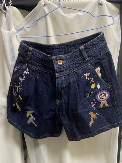 挖煤姬切的第一单，体验感很好，这单走的EMS，包裹很严实，还包了泡沫纸，东西完全都没有损伤，因为这单里面有书所以走了小航空，送货审核大概是三四天，东西也很好，选择挖煤姬页面简洁方便，适合新人用，第一次切很开心