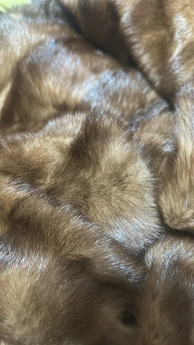 感觉颜色很漂亮，手感很好。很喜欢?在这上面购物特别方便，买中古貂就来挖煤姬，运输速度很快，客服人也很好，超级棒！！！！！