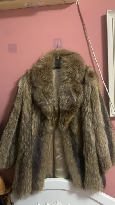 朋友推荐的这个海淘软件，第一次买的时候做了很多功课，担心买到的商品是不是会有问题，然后买试试，没想到真的是物超所值，这件皮草真的是心心念念的了 国内买的话肯定要七800了，但是到时候总共算下来才不到400块钱，非常非常满意！而且还有各种积分可以抵扣运费呀，包括很多折...