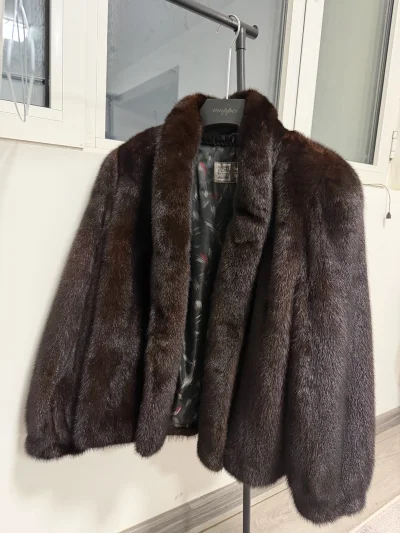 海运也很快就到了，很美丽的衣服，很喜欢的。质量超级好，毛也不错！还会继续购买。爱了爱啦！超级方便，下次换一个航空件快递试试～～