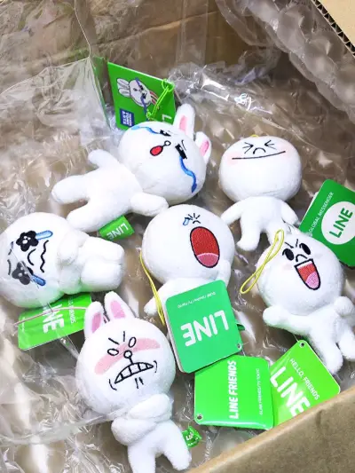 终于把仓库里的都运回来了！虽然现在仓库又有新的了:）走的EMS！第一次走EMS的空运，上次走EMS是海运漫画书，都特别快！感觉拆信封包装很新鲜?