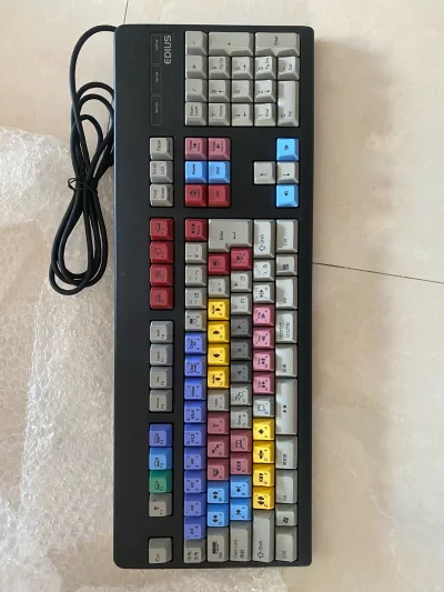 包装得特别好，特别怕键盘被暴力物流弄坏，但是却意外非常得坚挺，东西拆开还是玩好的，而且出乎意料地特别新！