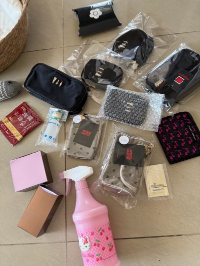 这次买了11件东西，卖家还送了小礼物，这也太好了吧！
真的很喜欢在这个平台里买东西，主要的是打包有用心。