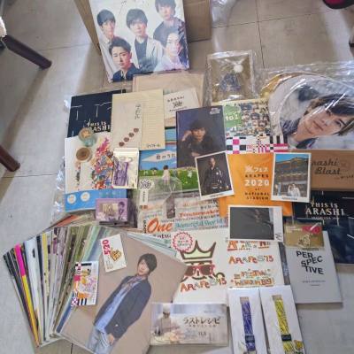 切煤安全下车啦!购买时的服务体验特别好，从申请发货一直到快递到手全程都特别快，到手很多周边，实物真的太好看了，东西也很完好，快递包裹的特别严实，也塞了很多泡沫纸，之后还会继续下单的!!