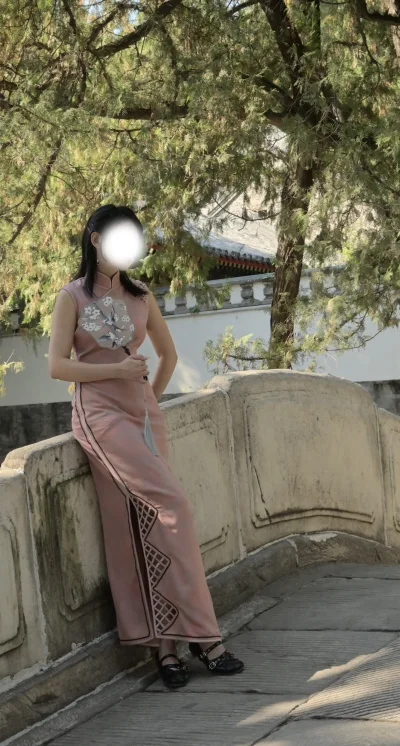 很难想象这个是和服做的，超级喜欢用和服做旗袍，真的是非常非常漂亮。和服真的是超级适配旗袍呢，下次还要来买和服。