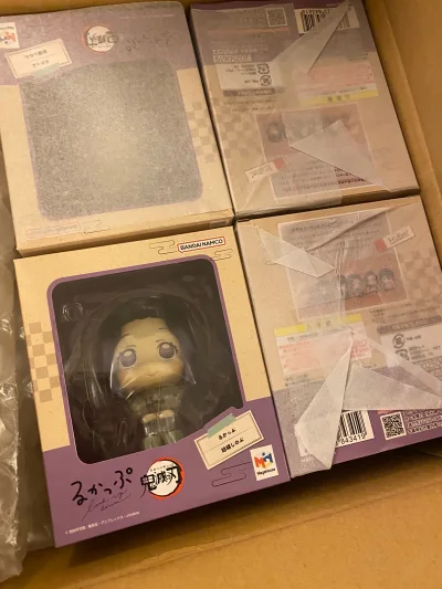 在挖煤姬上买的手办质量非常好，包装盒四角尖尖真的很喜欢，就跟新的一样商品完全超出期望，国际物流发货速度非常快，包装非常仔细，都有泡泡纸。物流公司服务态度很好，配送速度很快，很满意的一次购物！价格也很有性价比。主要是竹蜻蜓快递到手速度非常快！