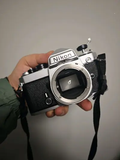 这次真的挖到了宝藏，卖家顺不通电，我换了个电池盖，装备满血复活。这九成新应该可以达到吧。继续挖吧，挖吧！