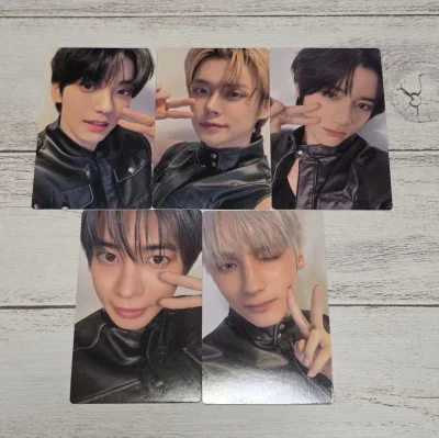 这次切了txt的小卡和专辑，因为是日专，所以切卡比国内现货好价很多！再加上竹蜻蜓运费有优惠，真的特别特别好！但是可惜的是卖家漏发了五张小卡，但是我自己也没录开箱呜呜呜